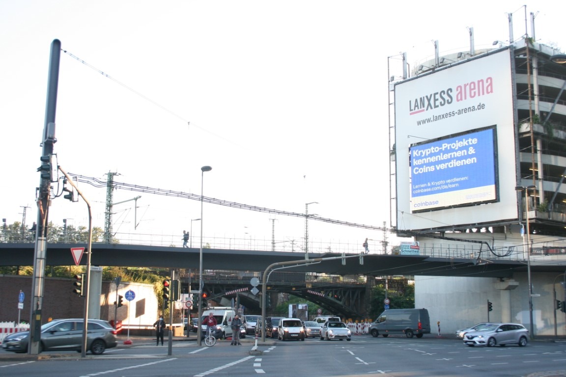 Für die Kampagne wurde auf einen Mediamix aus klassischen Großflächen, Digital OOH und mobilen Trucks gesetzt