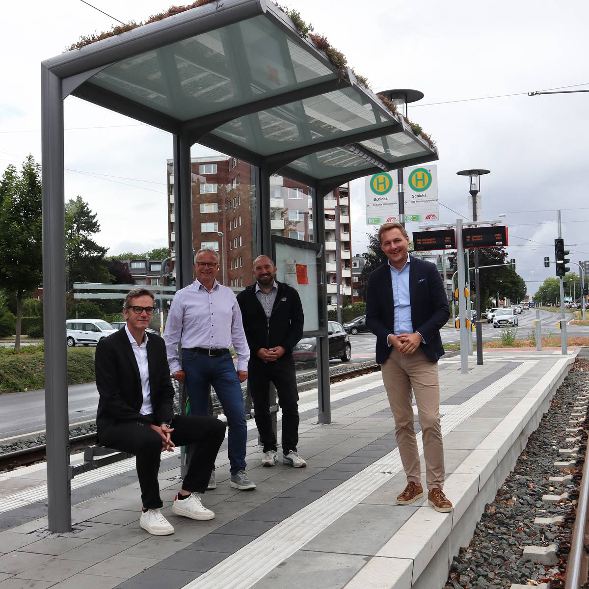 Krefeld hat jetzt das Dach seiner ersten Haltestelle mit Sedum-Pflanzen begrünt