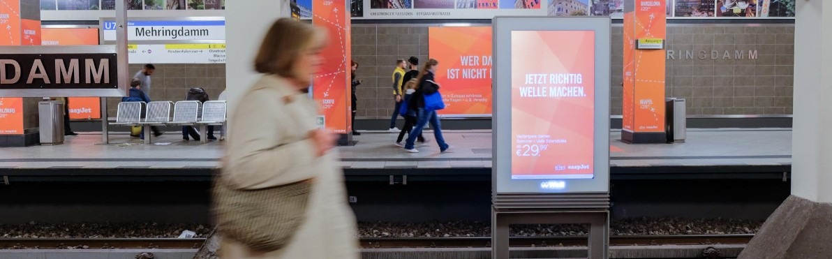 Das Station Branding am U-Bhf. Mehringdamm in Berlin, vermarktet durch Anbieter WallDecaux, steht wieder zur Verfügung